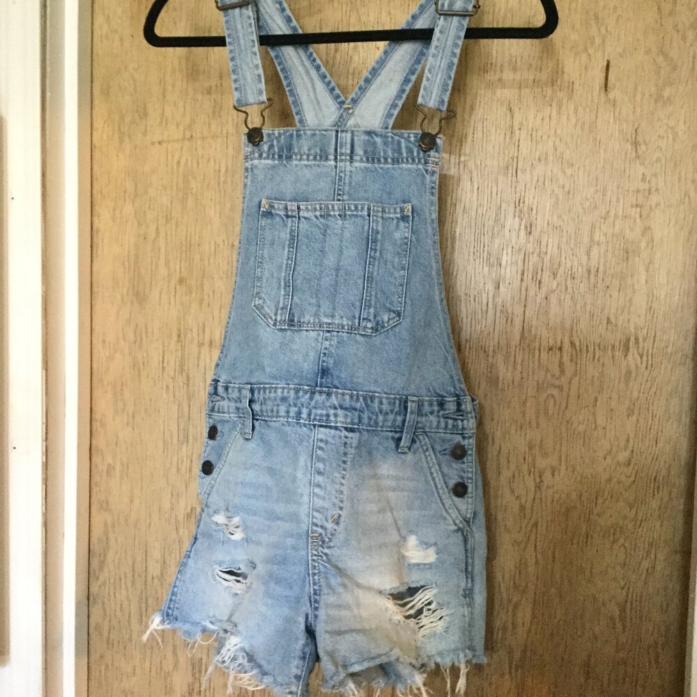 Abercrombie & Fitch short alls  destressed denim size XS